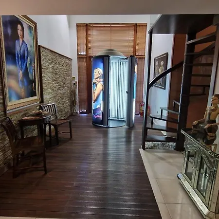 Emerald Welnes & Apartment *